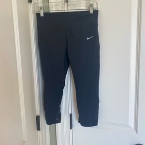 Nike Women’s Black Capri Leggings  size small.